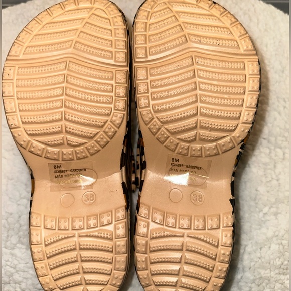 Leopard Print Platform Clogs - Picture 8 of 8